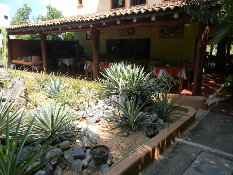 Hotel Real De La Palma Zihuatanejo Exterior photo